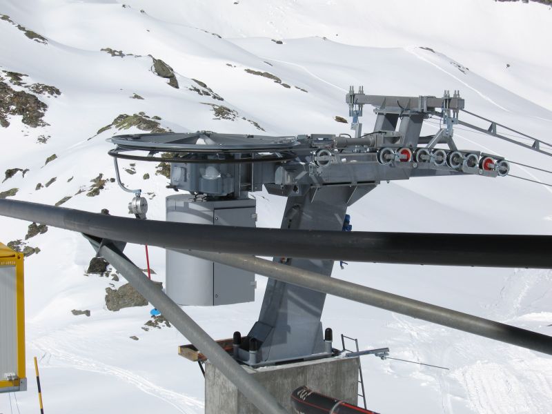 Seit dieser Saison wieder in Betrieb ist der Schlepplift Col des Gentianes, Rückbringer vom Gletscher zu den Luftseilbahnen am Col des Gentianes. Der Bühler-Schlepplift wurde im Sommer von Garaventa umgebaut und besitzt eine neue Bergstation und teilweise auch neue Stützen, März 2008