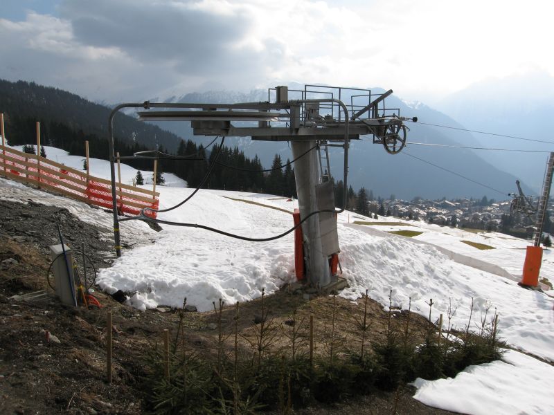 Bergstation des Schlepplifts Le Rouge, März 2008