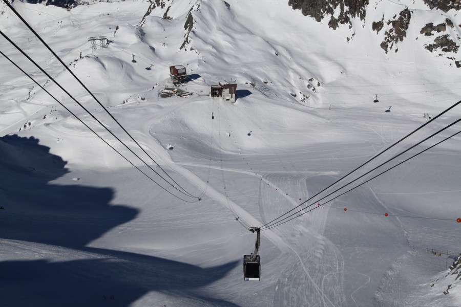 Luftseilbahn zum Mont Fort über dem Glacier des Gentianes