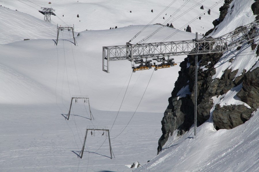 Ehemalige Sommerskilifte auf dem Glacier des Gentianes