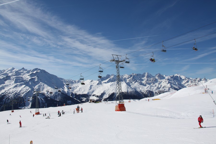 Sesselbahn La Chaux-Col Brunet, eine Städeli-Anlage aus dem Jahr 1986, Februar 2012