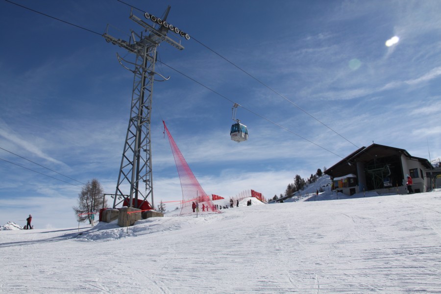 In ihrer letzten Saison befindet sich die letzte Vertreterin der VR104-Serie von Von Roll: Mayens de l'Ours-Thyon, Februar 2012