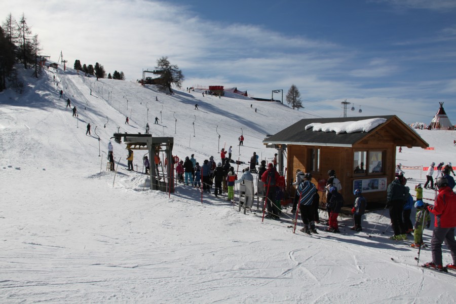 Die beiden Bambino-Schlepplifte von Von Roll und Doppelmayr auf Thyon, Februar 2012
