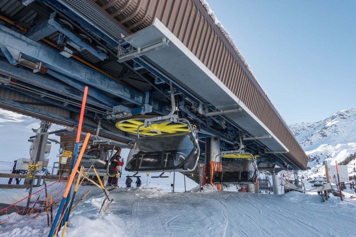 Zwischenstation der Sesselbahn Siviez-Pra Comoun-Tortin, Februar 2023