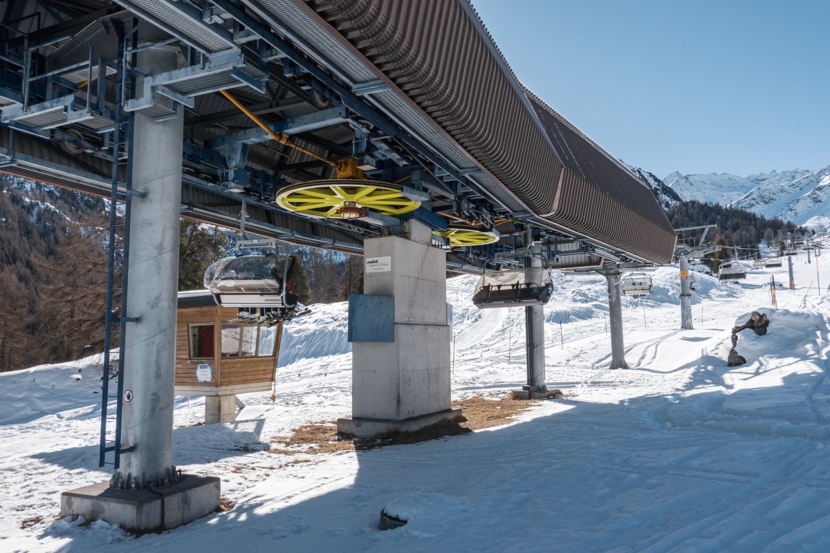 Zwischenstation der Sesselbahn Siviez-Pra Comoun-Tortin, Februar 2023