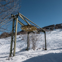 Talstation des stillgelegten Schlepplifts La Combyre, Februar 2023