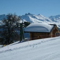 Bergstation des Schlepplifts La Combyre, April 2006