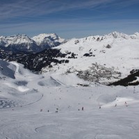 Die Combe �  Médran, ein wenig der Idiotenhang der 4 Vallées. Dieser Bereich ist der einzige im Gebiet, der inzwischen konsequent durch moderne Anlagen erschlossen ist, was sich sofort an heillos überfüllten Pisten bemerkbar macht, Februar 2012