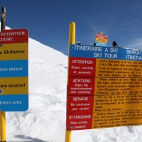 Warnhinweise für die Abfahrtsroute vom Mont Gélé Richtung Tortin, Februar 2012