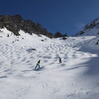 Noch oberhalb von Tortin mündet die Abfahrtsroute vom Mont Gélé auf die Route vom Col des Gentianes her kommend, eine der Haupttransitrouten im Gebiet der 4 Vallées, Februar 2012