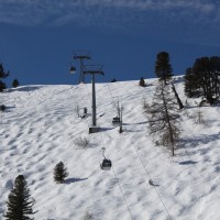 Kabinenbahn Tortin-Col de Chassoure von Garaventa mit zugehöriger Abfahrtsroute darunter, Februar 2012