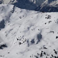 Blick vom Creppon Blanc auf die gegenüberliegende Talseite mit den beiden Anlagen Super Nendaz-Siviez und Plan du Fou, die im kommenden Sommer beide durch eine Sektion Kabinenbahn ersetzt werden sollen, Februar 2012