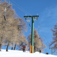 Die letzte Anlage, die man zur Verbindung zwischen Siviez und Veysonnaz-Les Collons benötigt, ist dieser wunderschöne Kurzbügelschlepplift der Firma Bühler, welcher auf den Namen Les Drus hört, Februar 2012