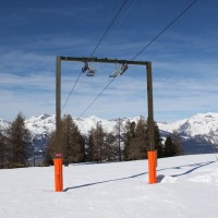 Seit dieser Saison unverständlicherweise stillgelegt ist der Schlepplift Combyre, ein Ur-Bühler aus dem Jahre 1964, der bis vor run zehn Jahren sogar noch Holzstützen aufwies, Februar 2012