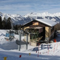 Talstation der Kabinenbahn Mayens de l'Ours-Thyon. Ursprünglich war hier noch eine erste Sektion vom Rhônetal aus geplant, die aber leider nie verwirklicht wurde, Februar 2012