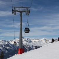 Kabinenbahn Veysonnaz-Thyon, ein Doppelmayr-Exemplar, das eine altehrwürdige Giovanola-Kabinenbahn aus den 60ern ersetzte, Februar 2012