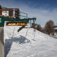 Bergstation des Schlepplifts La Matze. Wie fast bei allen Anlagen im Bereich Les Collons handelt es sich hierbei um eine klassische Bühler-Anlage, Februar 2012