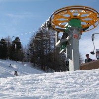Talstation des Schlepplifts Piccolo von Borer mit Gehängen von Städeli, Februar 2012