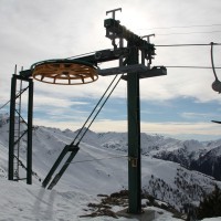 Bergstation des Schlepplifts La Cheminée, neben dem Schlepplift Les Drus der letzte Bühler-Kurzbügler in Veysonnaz, Februar 2012