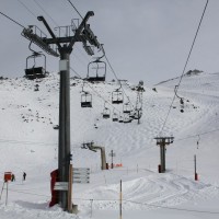 Bergstationen der beiden Schlepplifte Les Chottes und La Meina sowie die Sesselbahn Creppon Blanc 3, Februar 2012