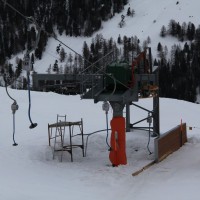 Talstation des Schlepplifts Plan du Fou, der für die letzten Betriebsjahre nochmals neue Gehänge bekommen hat, Februar 2012