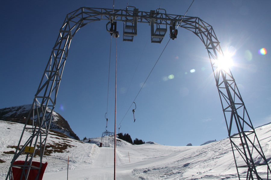 Schlepplift Isenau von Müller, der letzte verbliebene Bügelskilift im Gebiet, März 2011