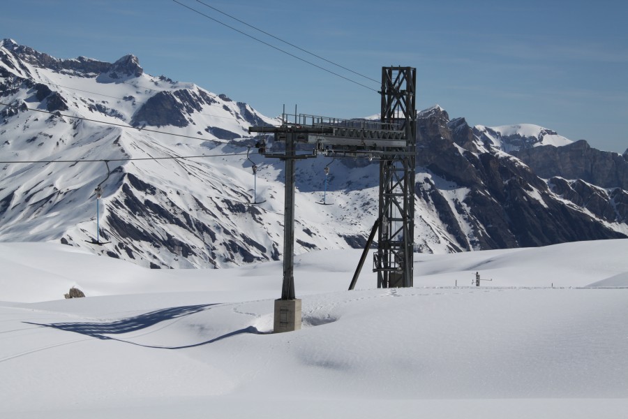 Talstation des langen Schlepplifts Tsanfleuron, März 2011