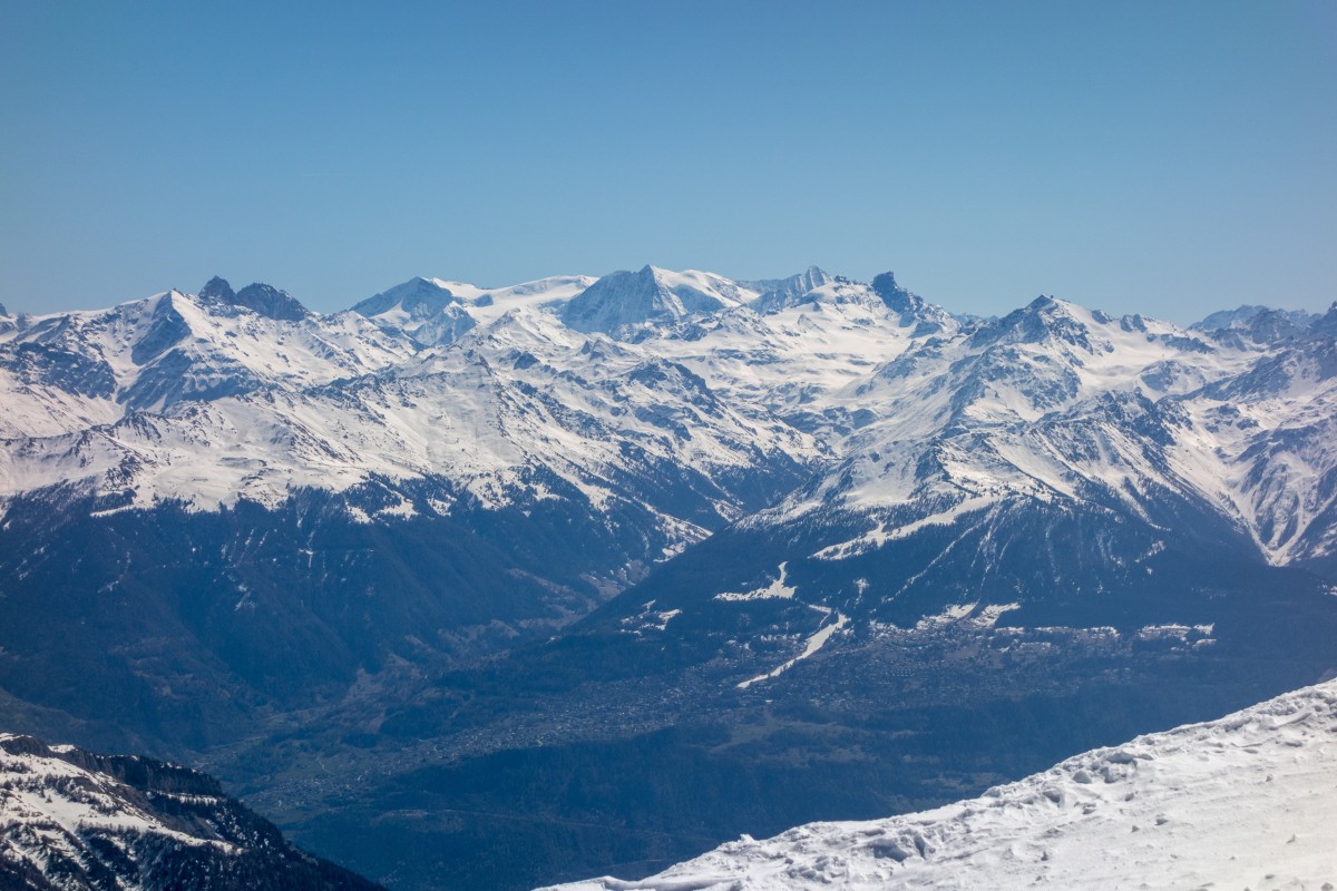 Blick vom Glacier des Diablerets auf Nendaz und die Quatre Vallées, April 2017