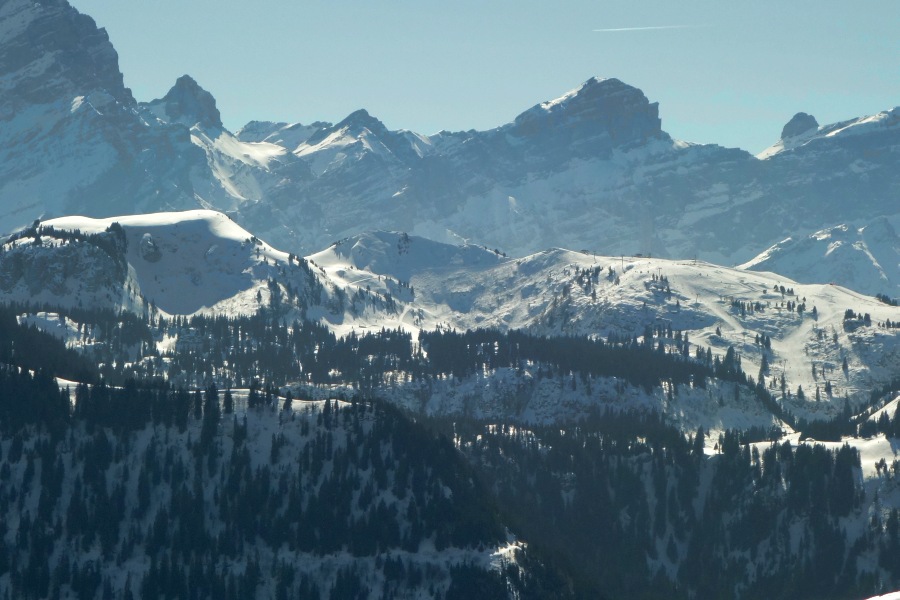 Blick zum Skigebietsteil Chaux Ronde im Skigebiet Villars-Gryon, März 2014