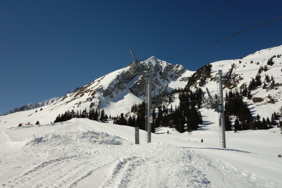 Schlepplifte Dorchaux 1 + 2, mit Baujahr 2008 nahezu die neuesten kuppelbaren Poma-Schlepplifte der Schweiz, März 2014