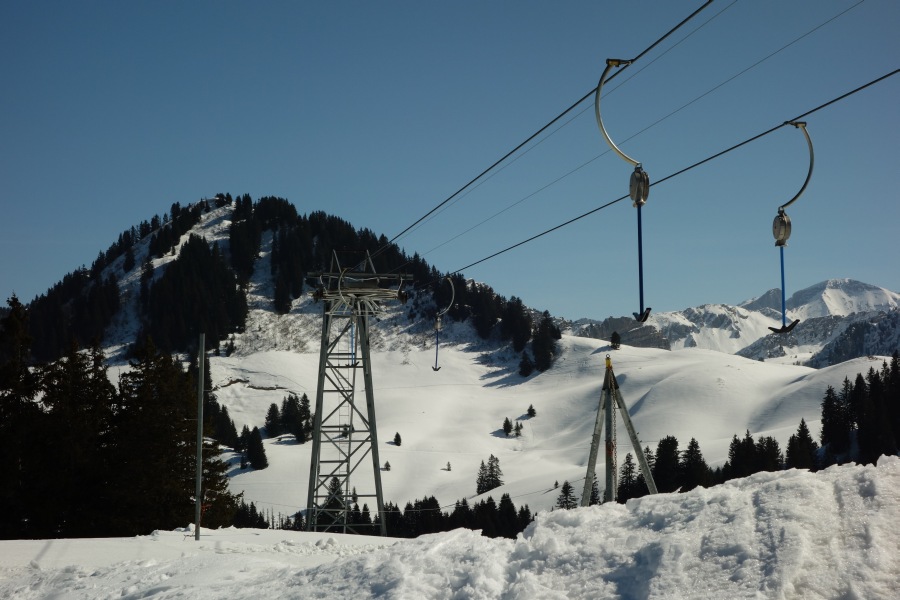 Bergstation des Schlepplifts Les Erasis, März 2014