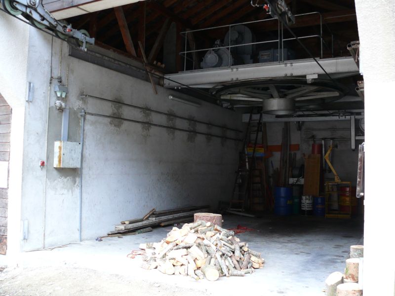 Talstation des Schlepplifts La Cierne, März 2008