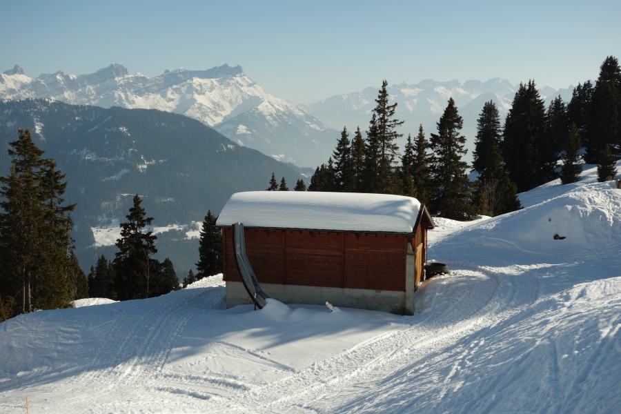 Ehemalige Talstation der Sesselbahn Mayen-Tête d'Aï, März 2014