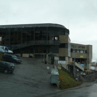 Talstationskomplex der Kabinenbahn zur Berneuse sowie der Sesselbahn zum Tête d'Aï, März 2008