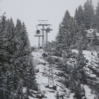 Steiler Streckenabschnitt der Kabinenbahn Berneuse, März 2008
