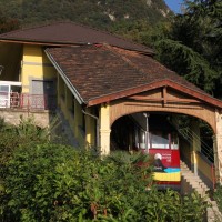 Die Bergstation der ersten Sektion Standseilbahn Cassarate-Monte Bré, Oktober 2010