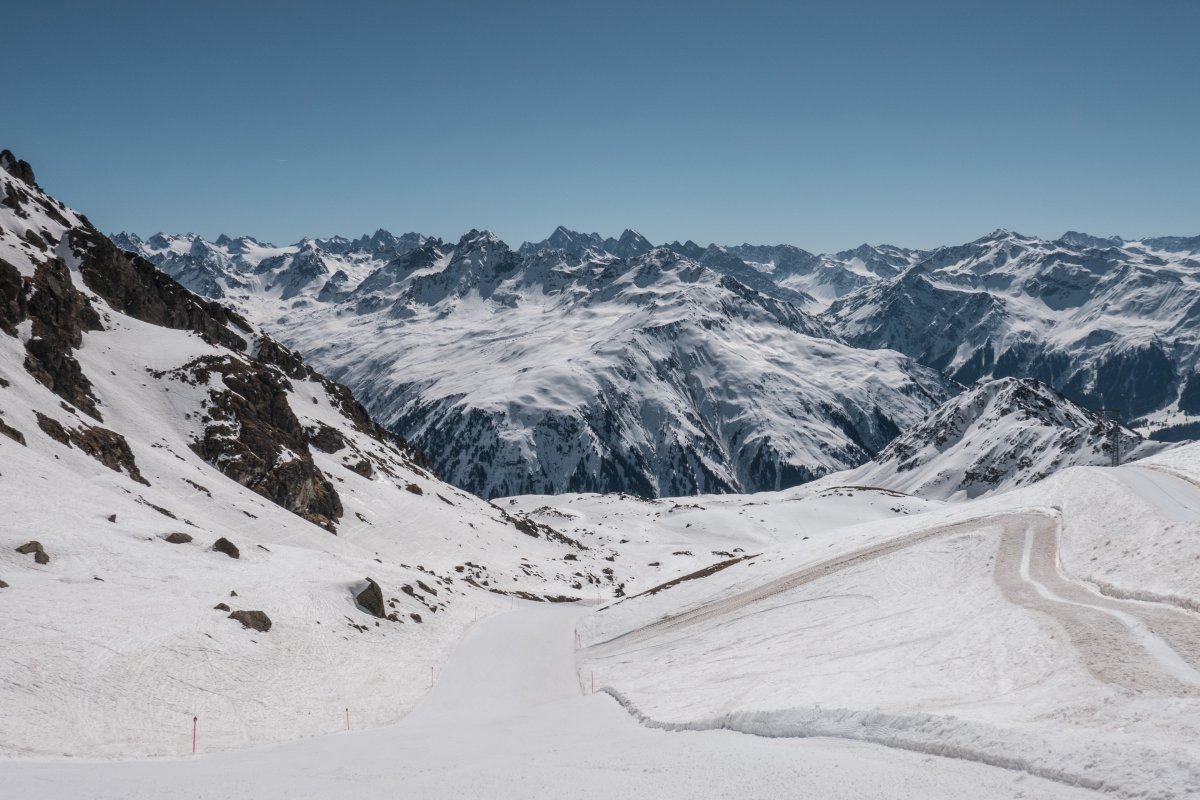 Abfahrt vom höchsten Punkt im Skigebiet Klosters-Madrisa
