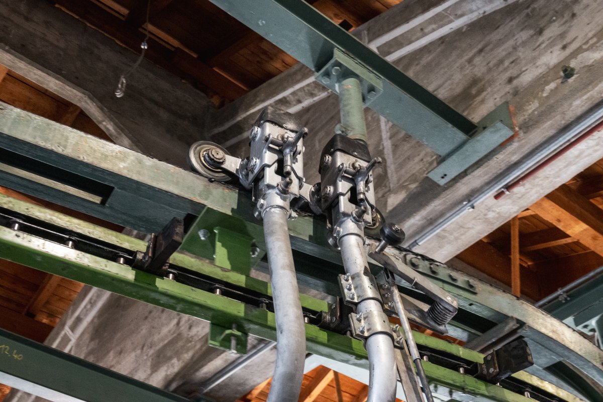 Klemme der Kabinenbahn Les Marécottes-La Creusaz, März 2024