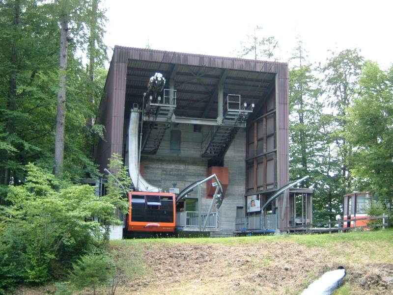 Talstation der Luftseilbahn Meiringen-Reuti, Juli 2006