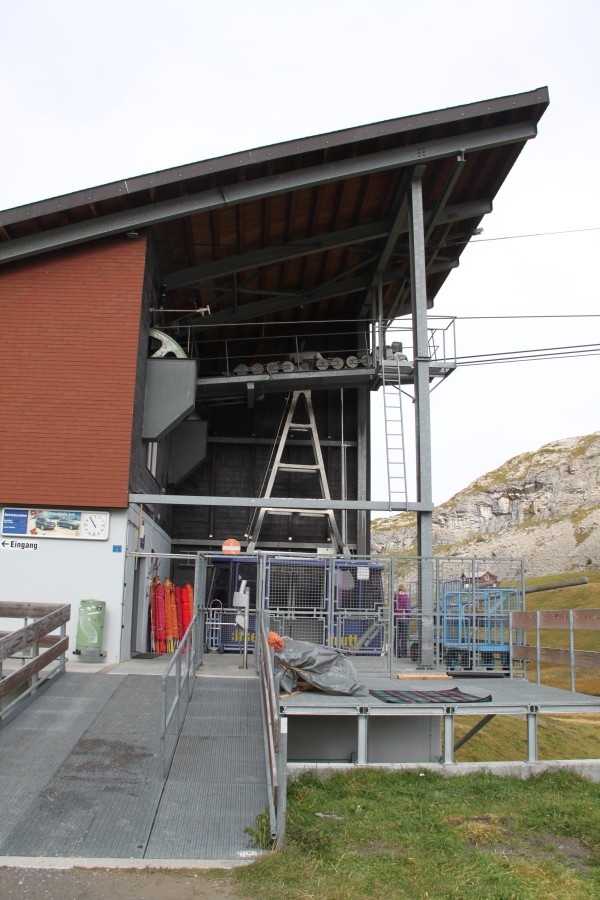 Talstation der einspurigen Luftseilbahn Distelboden-Bonistock, September 2012