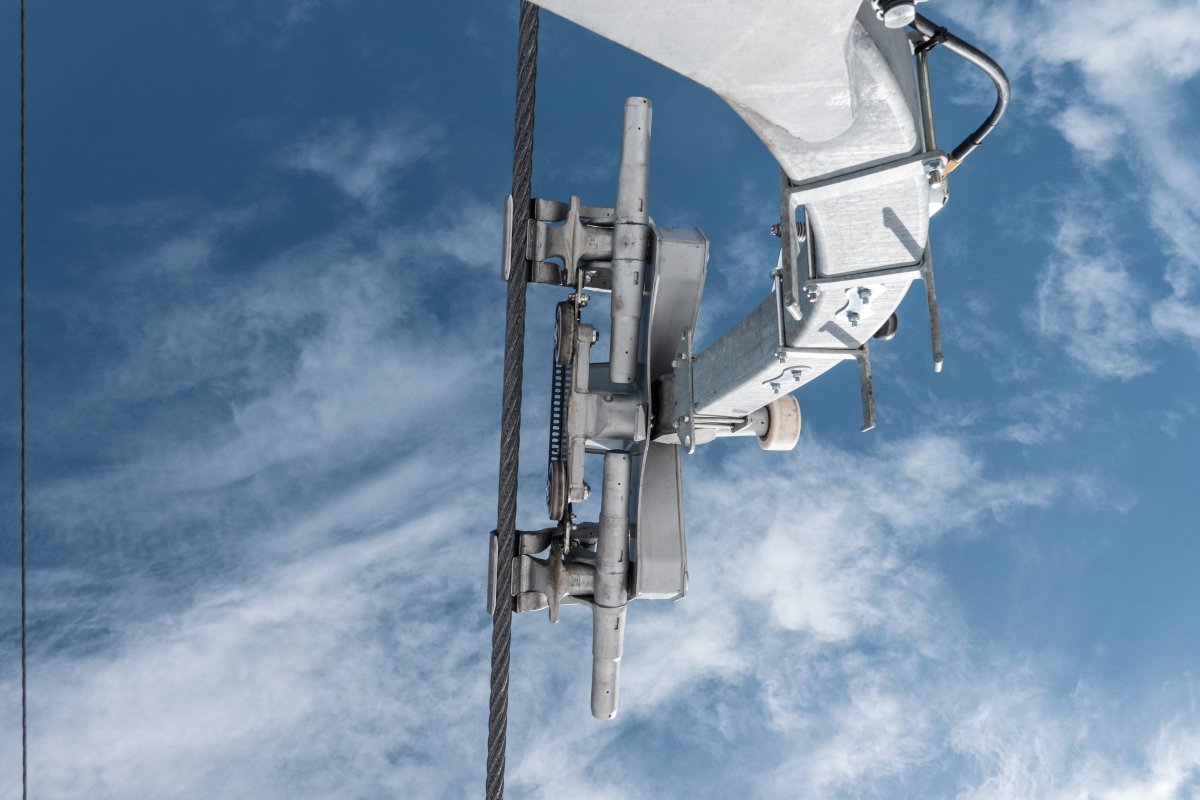 Klemme der Kabinenbahn Stöckalp-Melchsee-Frutt, April 2024