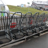 Ehemalige Sessel der Kombibahn auf das Balmeregghorn, die seit 2008 nur noch im Winter als Schlepplift betrieben wird. Der Sesselbahnbetrieb musste aufgrund verschärfter Richtlinien leider eingestellt werden, September 2012