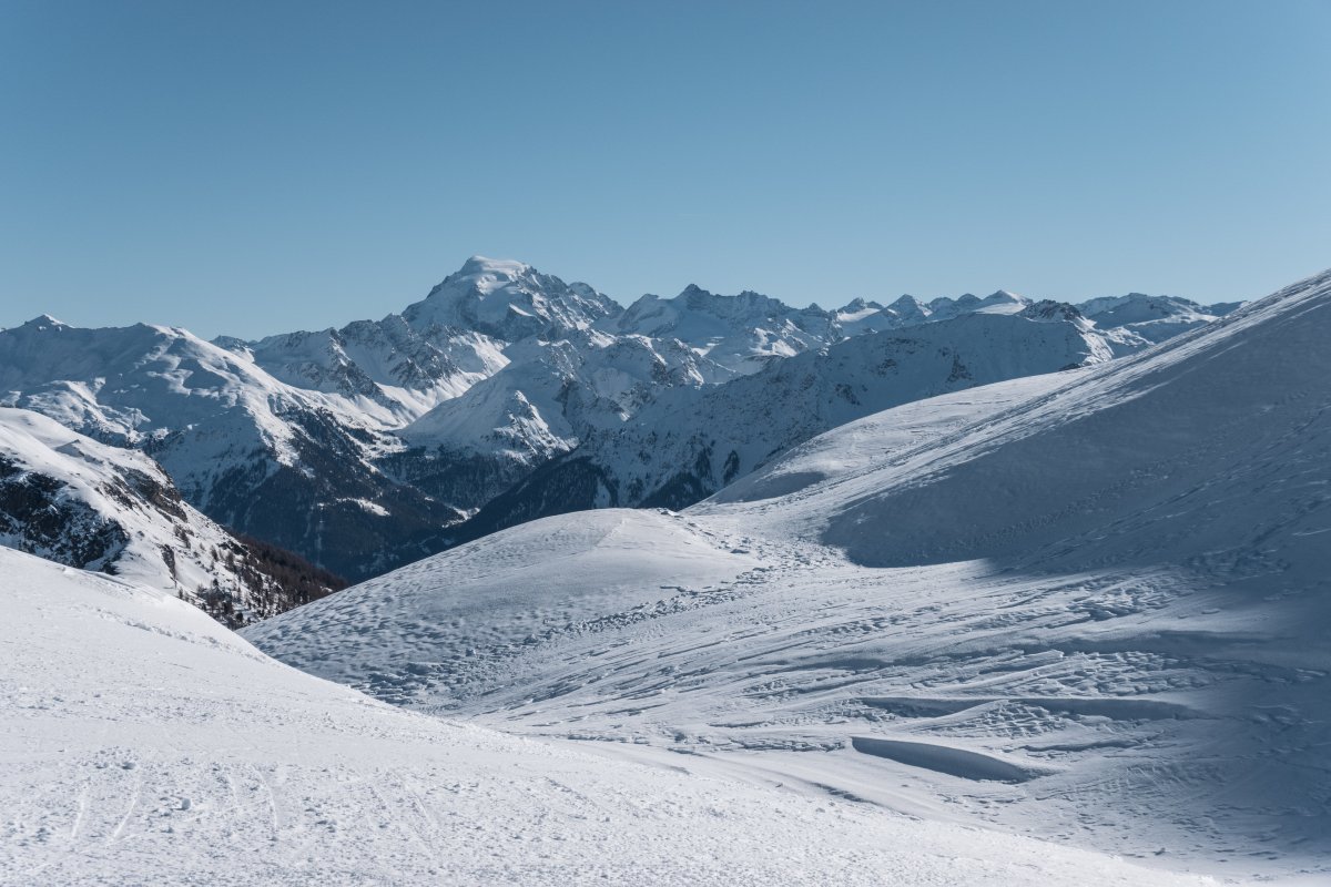 Unberührte Landschaft im Val Müstair mit Blick zum Ortler