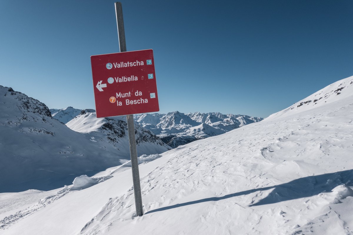 Skigebiet Minschuns im Winter mit Panorama