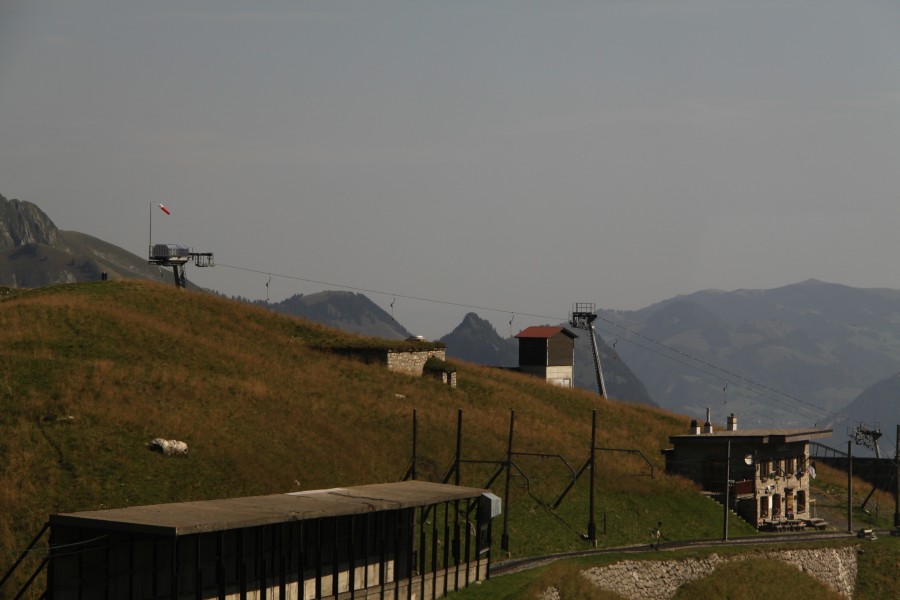 Schlepplift Combe de Jaman und Station Jaman der Zahnradbahn Montreux-Rochers de Naye, August 2011