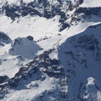 Zoom zu den beiden fixen Garaventa 2er Sesselbahnen Muttleren (hinten) und Kandahar, März 2011