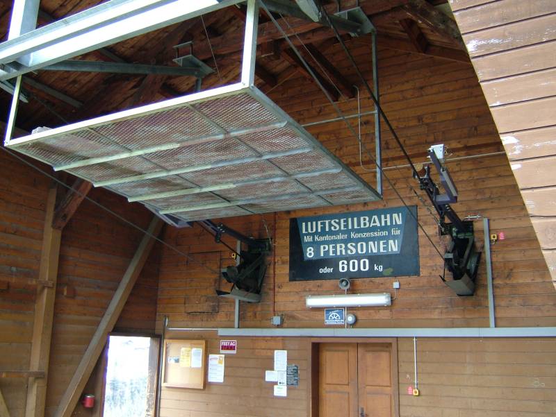 Talstation der Luftseilbahn Fürgangen-Bellwald, April 2006