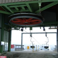 Bergstation der Sesselbahn Mühlebach-Chäserstatt, April 2006
