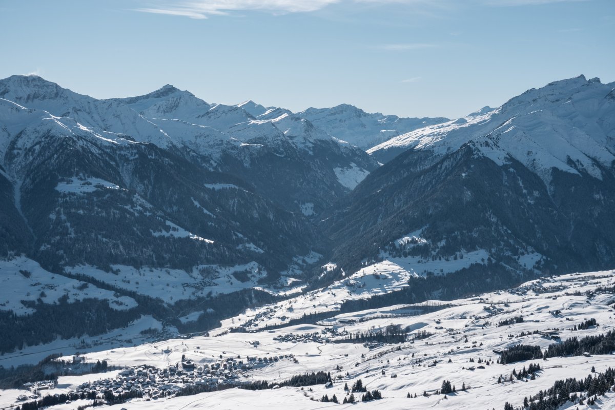 Aussicht vom Piz Mundaun ins Val Lumnezia, Januar 2022