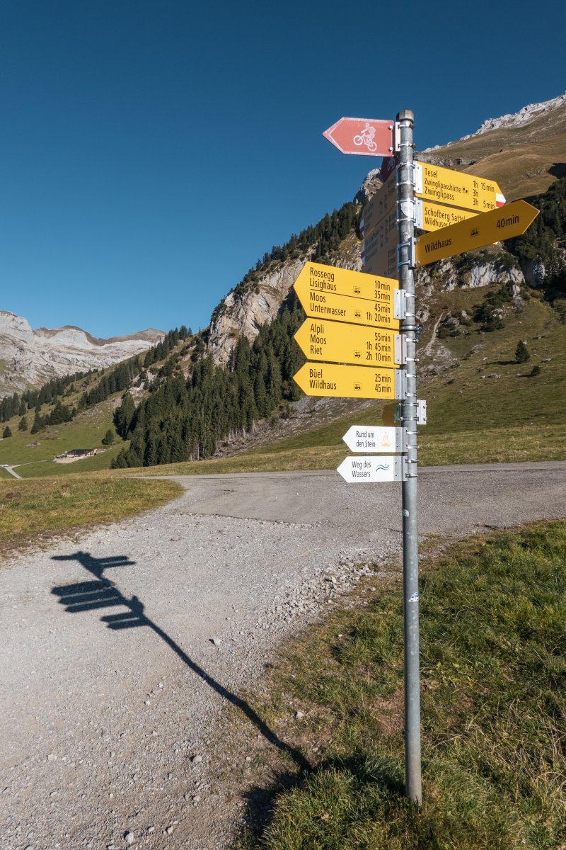 Wegweiser auf der Gamplüt, Oktober 2021